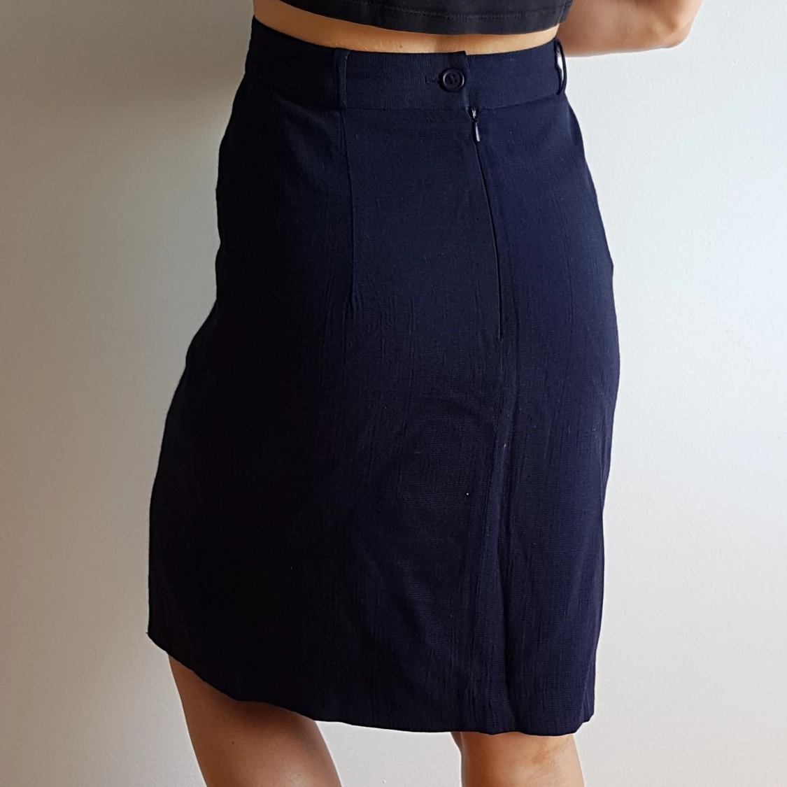 Marinblå knälång kjol med slits - 90