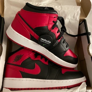 JORDANS MID - 🤍INTRESSEKOLL🤍  helt nya jordans mid!! Aldrig använda, endast testade.  ❗️BUDA❗️