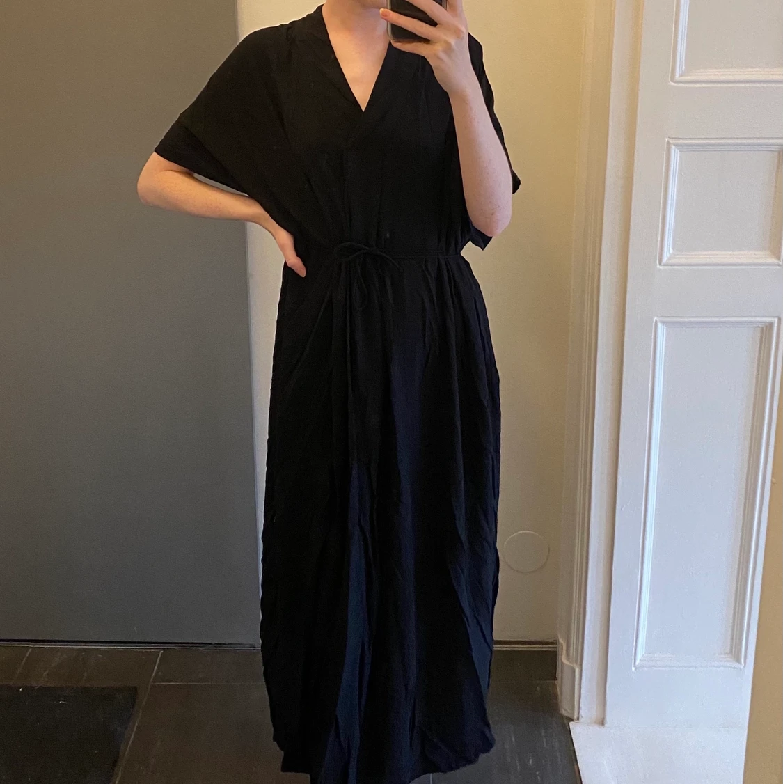 Svart långklänning + knyte i midjan 🖤 - 91