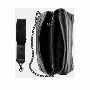 Zadig Voltaire väska! (Intressekoll) - Hej, jag har en svart Zadig väska som jag älskar väldigt mycket men tyvärr inte får så mycket användning av längre. Därför tänkte jag kolla om någon skulle vara intresserad? Jag har tyvärr tappat bort extra kedjan, samt har jag använt väskan så valt att sälja den för runt 2000kr (om jag vill sälja). :))) Det är en Rocky model. Frakt diskuteras! Skriv för bilder!!