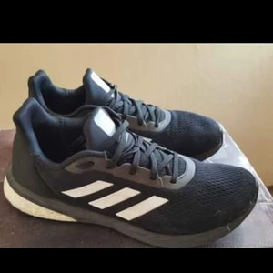 Adidas sneakers 43 1/3 - Bra skick.
