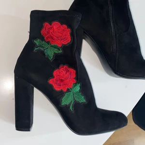 Steve Madden strl 39 - Använt ett fåtal gånger, köpta för år sedan. Ska flytta och säljer därför dem 