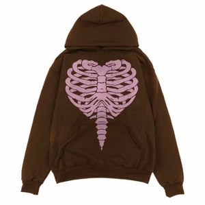 Cupids Curse LA Hoodie - Säljer min Cupids Curse LA hoodie pga använder ej :(, köptes för ca 1500 svenska kronor pga frakt och förbeställning, så säljer den för 1000kr + frakt. Passar både man&kvinna storlek XS men sitter mer som en S-M 