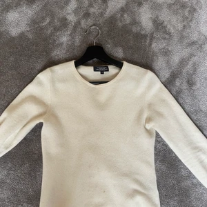 Cashmere tröja - Superfin cahsmere tröja ifrån Birger cristiansen som tyvör är för liten för mig