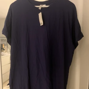 T-shirt oversized  - Superfin oanvänd t-shirt med prislappen kvar. Köparen står för frakten 