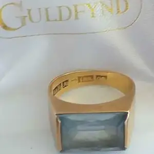 Äkta Ädelstenar Aqumarine 18k Guld ring  15.5 _16.5 mm 