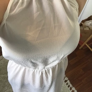 Vit, ny, längre klänning  - Vit sommarklänning 