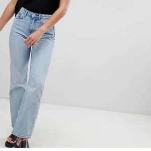 Weekday Jeans - Säljer dessa snygga jeans från weekday, i modellen voyage, i mycket gott skick💞 köpta för 500kr.  
