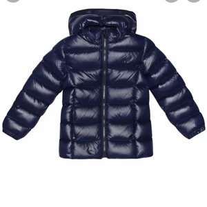 Ralph Lauren dunjacka - Snygg mörkblå vinterjacka från Ralph Lauren i fint skick. Barnstorlek 16 years, motsvarar typ XS-S. Nypris ca 2000 kr.
