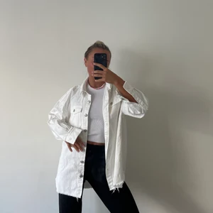 Jeans jacka  - Skitsnygg jeansjacka i vitt