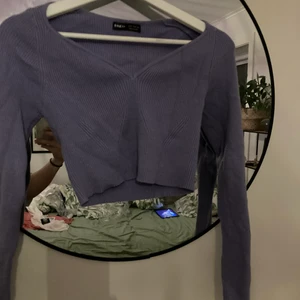 Lilafärgad topp - jag n fin lila topp💜 från shein. Väldigt fint och mjukt material. Får aldrig användning för den✨ Storleken är 38/M men passar även S 