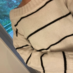 Randig tröja  - Säljer min superfina randiga tröja! Den har används en del men är fortfarande i bra skick! För mer bilder kontakta gärna mig💗 Storlek XS Men passar även S💗💗💗 
