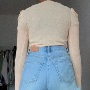 Zara -  Jätte fin och skön tröja den användes inte ens en gång så den är helt ny förra priset var 179 men säljs för 50💓🦋tröjan är verkligen jätte skön och jätte bra kvalitet💓💓☺️☺️