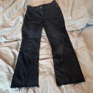 Svarta midwaist jeans från Vero Moda. Strl. XS, använt skick.