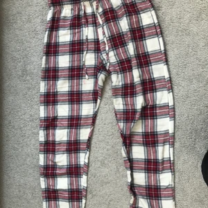 Pjamas byxa  - Sköna pjamasbyxor från Cubus, säljer för att dem har blivit för korta tyvärr, skriv vid intresse 