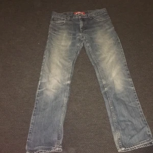 Levis jeans  - Levis jeans.  Skick- väldigt bra knappt använda.  Strl 29x29.   Pris-150