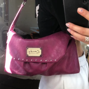 Axelväska - Lilarosa handväska också köpt secondhand