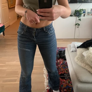 Jeans - Jättesnygga lågmidjade bootcut jeans! Säljer pga att de är för korta för mig (är 164)💕