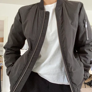 Bomberjacka  - Cool bomberjacka från lager 157 i storlek S. 40kr (+ eventuell frakt) 🖤