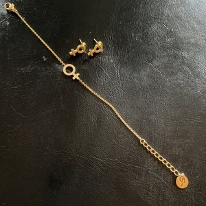 Örhängen och armband ifrån Edblad  - Örhängen och armband ifrån Edblad, använt fåtal gånger. Ny pris 399kr och 349kr. 400kr för båda eller bud! 😊 (köparen står för eventuell frakt) 