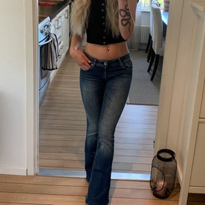 Bootcut jeans från Replay  - Säljer pga att jag en får användning för dem. Byxorna är i storlek 25 i midjan och 30 i längd 