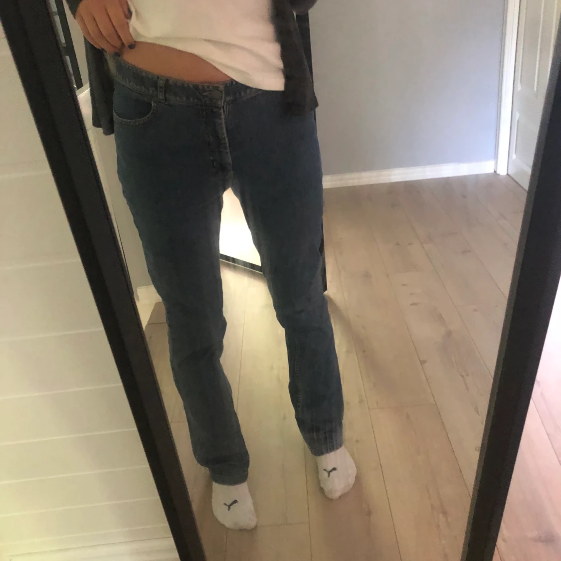 Mid rise straight jeans