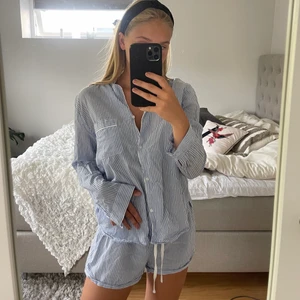 Pyjamas set - Nu säljer jag mitt mysiga pyjamas set från HM i storlek S. Skriv till mig privat om ni bara vill ha en av delarna. Men hela setet för 200kr!💙🤍