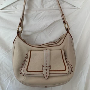 handväska  - jättesöt väska jag köpte här på plick men som tyvärr inte kommer till användning :((