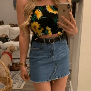 Short flowery top!  - Size S black with yellow flowers too, runs short !