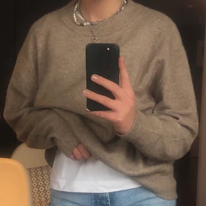 Stickad tröja - Beige Stickad tröja, storlek medium. Köpare står för frakt:)