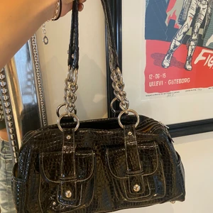 Väska - Fin väska köpt second hand. Inte använd en enda gång och i bra skick. Vid fler intresserade buda! Köpare står för frakt 💕