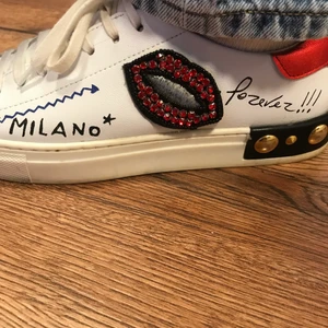 Skor - Jättefina skor, storlek 38. Kommer tyvärr inte till användning, väldigt sparsamt använda❣️