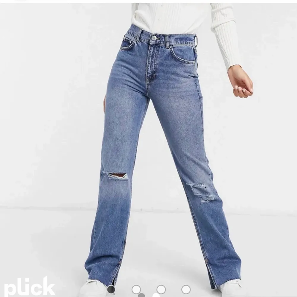 Skjut snygga slutsålda jeans från pull&bear. Jätte bra skick. Säljer då det blivit lite för små för mig.. Jeans & Byxor.