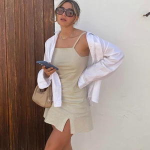 Linneklänning - Säljer denna helt nya klänningen från Butter & Hazel, som tyvärr inte passade mig