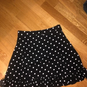 Prickig kjol  - Storlek 36