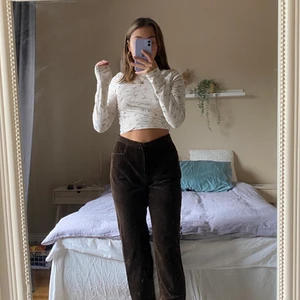 SUPERsnygga manscheterbyxor  - Dessa manschester byxor är ifrån det italienska märket duca visconti di modrone. De anpassar sig jättefint efter ens kroppsform och är väldigt bekväma. De har tyvärr inte kommit till användning. 🥰