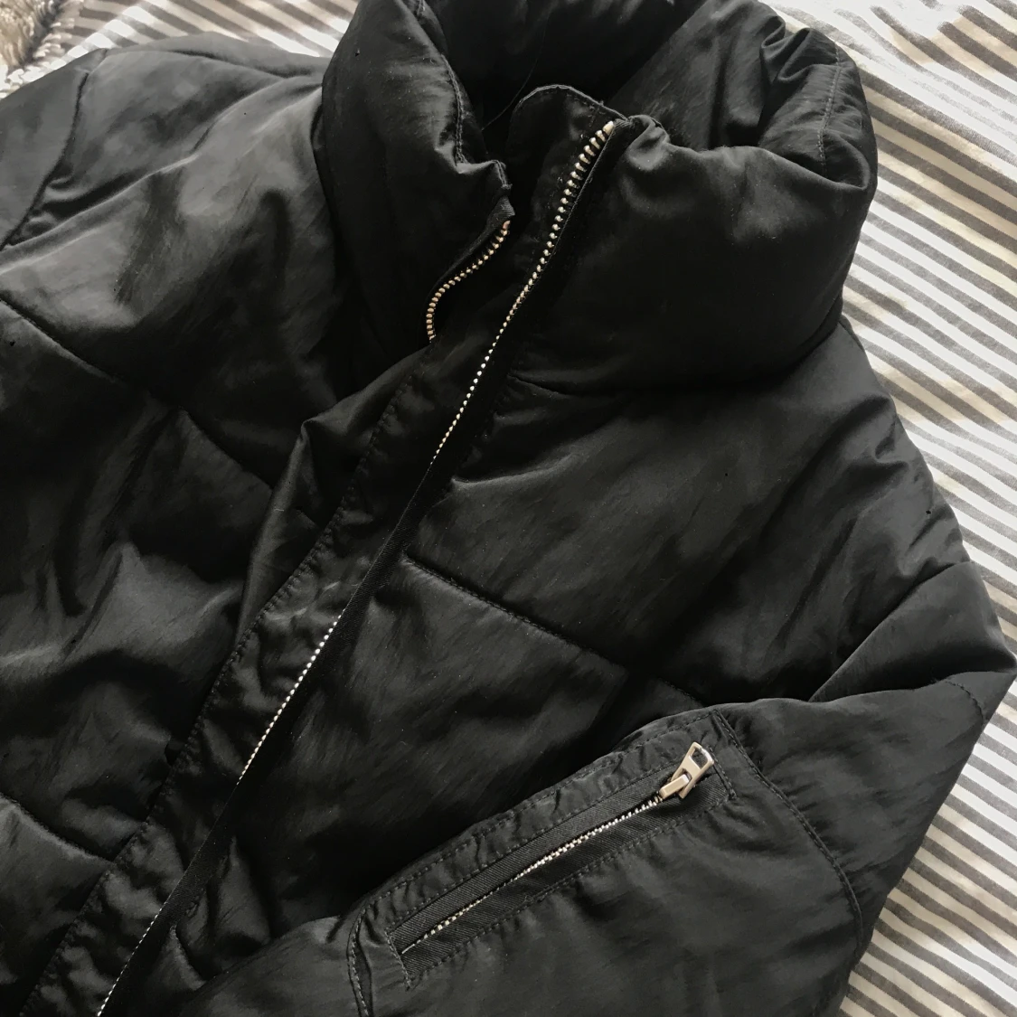 Svart yllejackan - 90