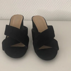 Klackskor storlek 39 - Jätte fina klackar från Duffy. Har bara använts för en gång. 