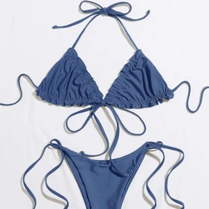 Bikini - Jättesnygg blå bikini som är helt ny och oanvänd. Säljer då den var för liten för mig:( 