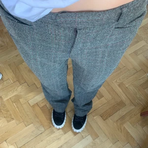 Kostymbyxor - Snygg till ett vanligt vitt linne nu på sommaren, en mörkgrön färg💟💟