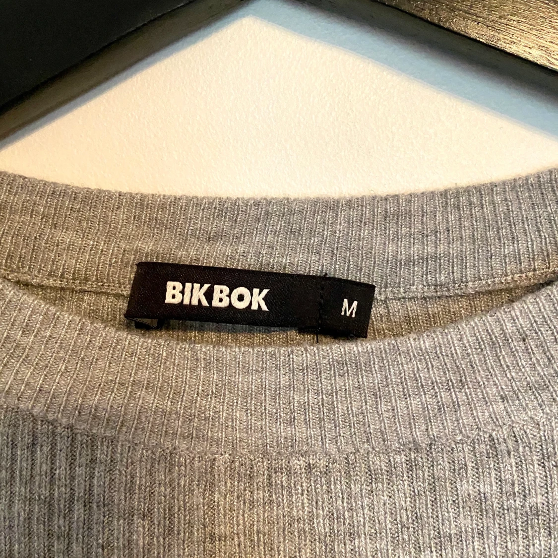 Grå tröja från Bik Bok i stl M, fint skick - 90