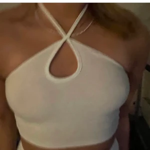 Vit Topp - Lånad bild, fin topp i storlek S med prislapp kvar💖💖