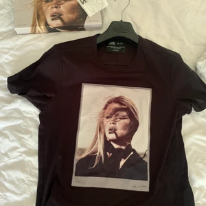 Limitato t-Shirt bara testad  - Den är bara testad, den är helt ny kvitto kommer med köpet