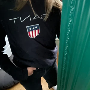 Gant tröja - Näst intill oanvänd gant tröja. Superbra skick!!🥰 Hör av er om ni har några frågor😊