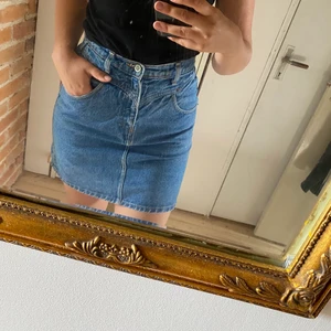 Jeanskjol Beyond Retro - Stprlek S, köpt på Beyond Retro. 
