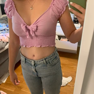 Söt topp - Denna fina topp går även att bäras som på andra bilden!