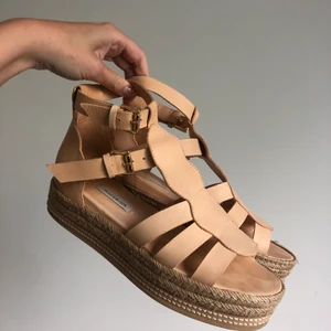 Rodebjer sandaler - Sandaler från Rodebjer. Använda, lite slitage men väldigt fina. Köpare står för frakt!