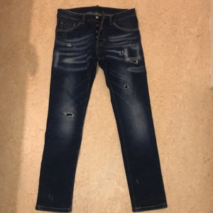 Dsquared2 jeans  - Den är nyskick har inte använt mycket