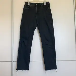 Svarta jeans från pull&bear använda väldigt få gånger