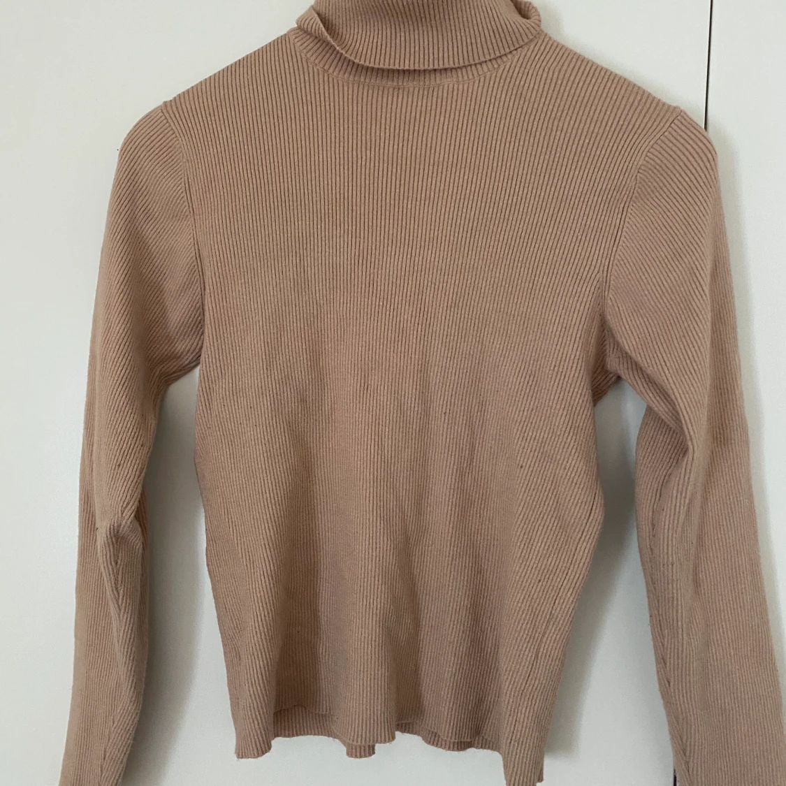 Beige ribbad polotröja ⭐️